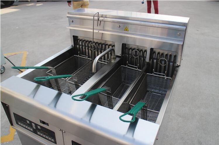 Electric deep fryer with oil filter system